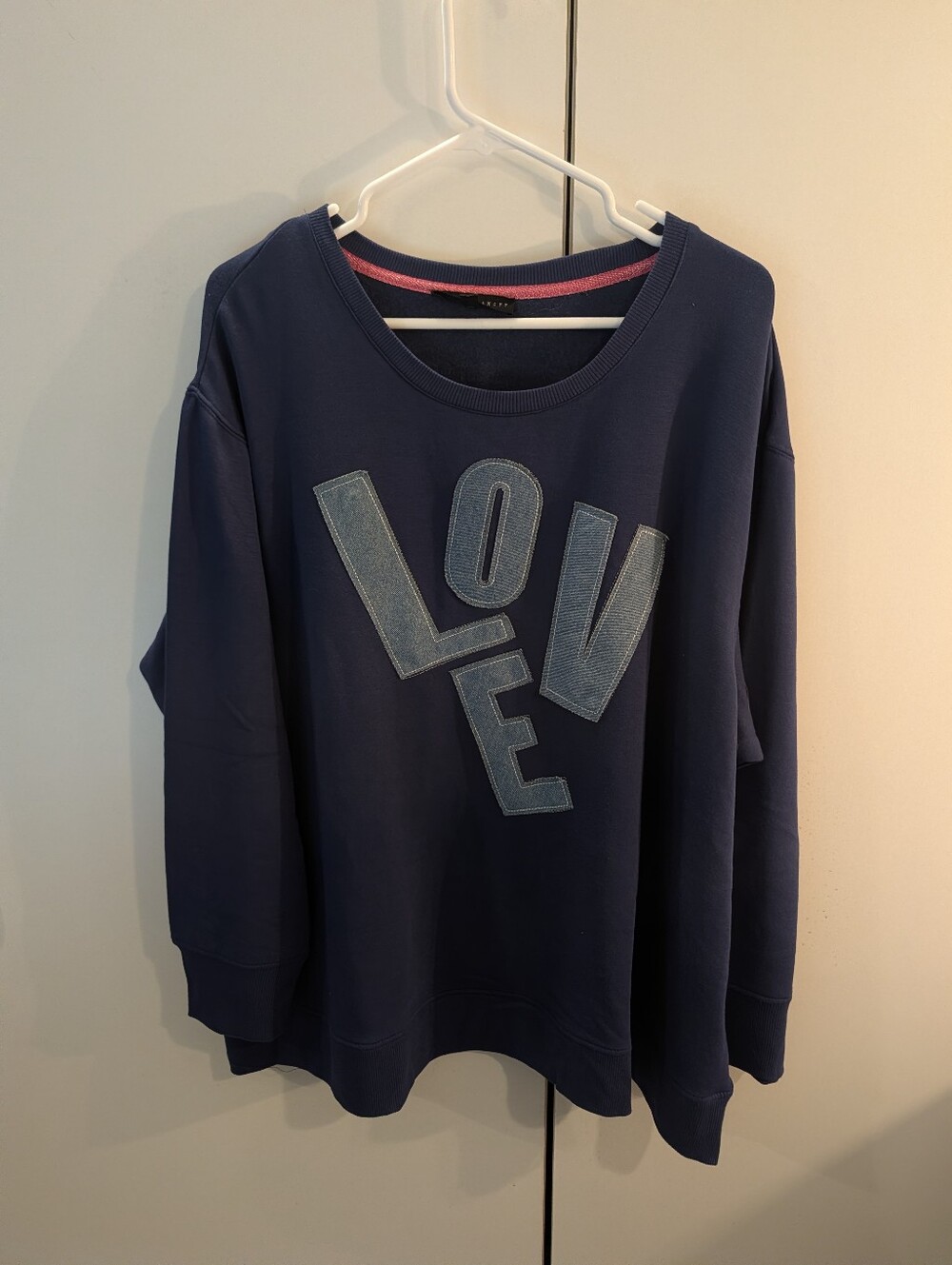 Jane & Delancey Women’s Navy Blue 'LOVE' Pullover Sweater